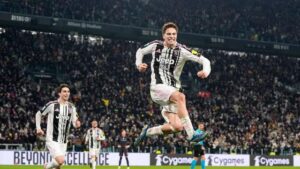 Pemain Juventus, Kenan Yildiz, melakukan selebrasi seusai membobol gawang Napoli pada lanjutan Liga Italia